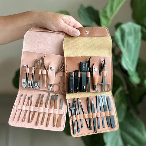 16 Piece Manicure Set