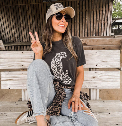 Sitting Leopard Graphic Tee - SIZE SMALL