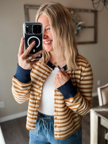 Whit Stripe Knit Cardigan