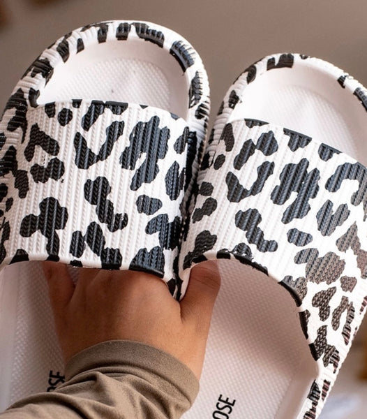 Saral Leopard Slides