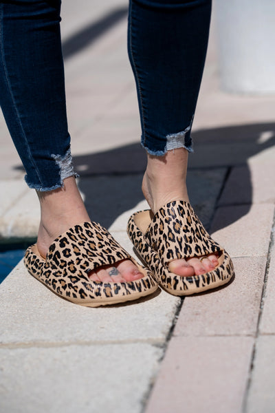 Saral Leopard Slides