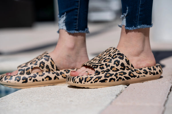 Saral Leopard Slides