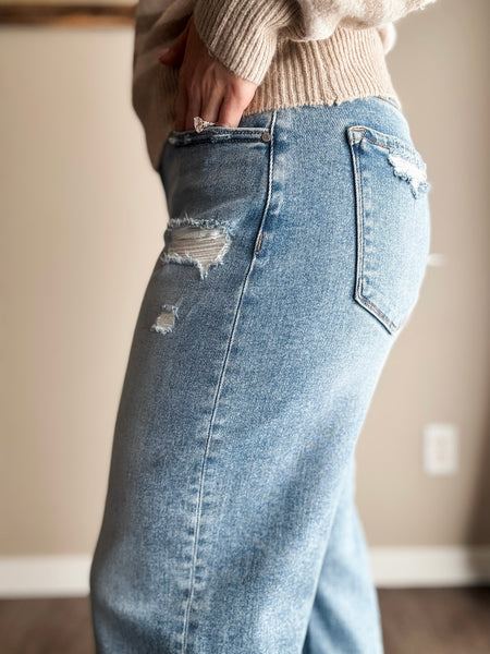 Mavis Cropped Barrel Jean