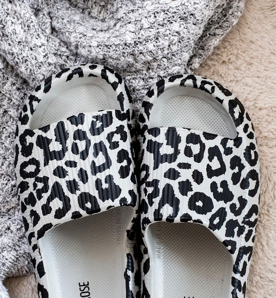 Saral Leopard Slides