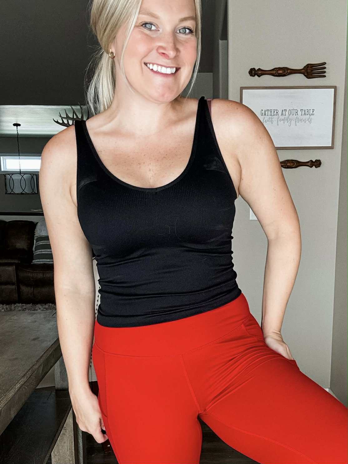 Elyse One Size Crop Tank - Black