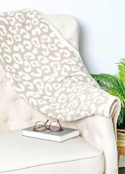 Ari Blanket Single Cuddle Size in Neutral Animal